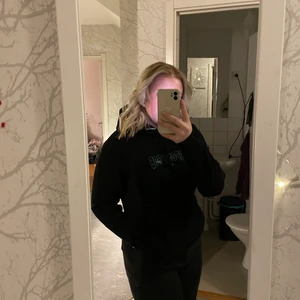 Hoddie ifrån hm  - Används ej längre men SUPER MYSIG hoddie ifrån hm frakt tillkommer 