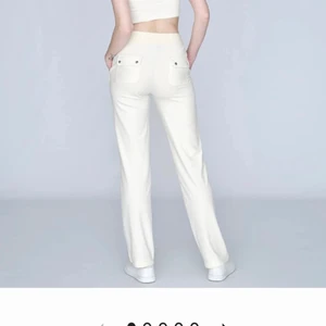 Juicy byxor  - Säljer nu mina sjukt fina juicy byxor i storlek xxs men passas även som xs pgr av för lite användning o buda från 800 kr o de högsta ligger på 900 nu!  