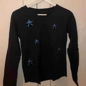 Zadig & Voltaire tröja - Jättecool tröja från Zadig & Voltaire💕 köpt här på Plick och båda bilderna är lånade, skriv privat för fler bilder. Jätte fint skick, xs men passar även s