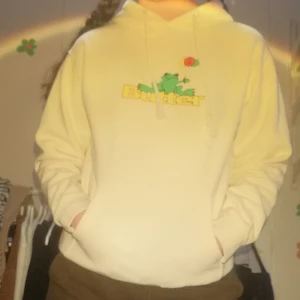 Butter goods hoodie  - Mysig och fin hoodie som tyvvär inte används längre, väldigt tjockt och bra material perfekt nu i vintern :) Storlek XS i herr så sitter lite oversized på tjejer med storlek S-M