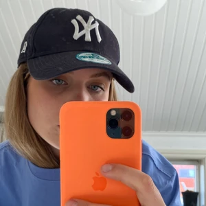 New York Yankees 9FORTY Black Adjustable - New york yankees keps. I nysick, knappt använd. Går att ljustera där bak så passar alla i storleken. ❤️‍🔥