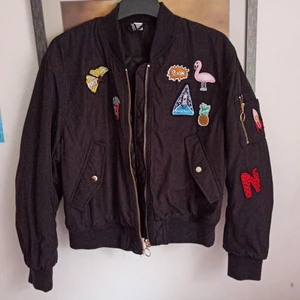 Bomberjacka svart med applikationer - Aldrig använd