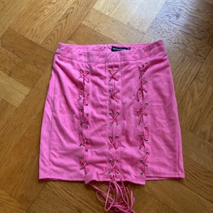 Prettylittlething pink kjol  - Prettylittlething pink kjol storlek 36