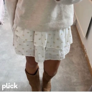 Zara kjol - Lånad bild! Säljer min såå fina kjol från zara som är perfekt till sommaren. Om många är intresserade blir de budgivning ❤️