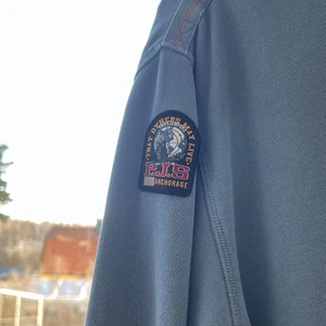 Parajumper  - En helt fräch para jumper som jag inte vill ha längre för jag tappade intresset på den kan frakta men då står du för frakt kostnader 