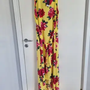 Lovely and light maxi dress. Ir is brand new with tags on!