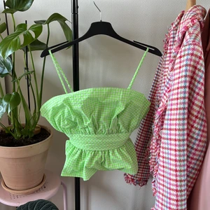 jättefin topp från Zara - knappt använd, pris kan alltid diskuteras💚