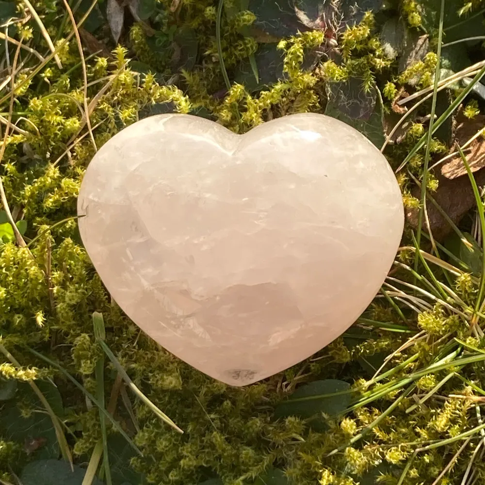 Super gulligt rosenkvarts kristall i formen av ett hjärta💓💓 köpt för 75kr <33. Muu.