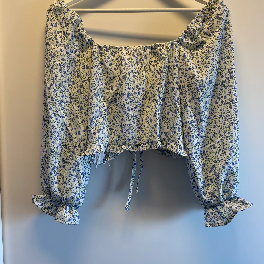 Blommig top från shein. - 90