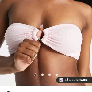 Säljer denna sjukt fina bikini överdel som tyvärr är för liten för mig. Storleken är xs och hon på bilden bär också en xs. Bikinin är aldrig använd och banden på 2 bilden tillkommer. 💓💓