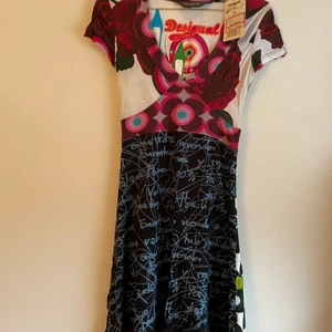 Coola klänningar  - 2 stycken Desigual klänningar. En med tag kvar så helt oanvänd. Den andra är också i nyskick