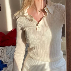 Topp - Jättefin topp från & other stories! Fint skick! STÅR DET INTE SÅLD PÅ ANNONSEN FINNS DEN FORTFARANDE KVAR!❤️❤️