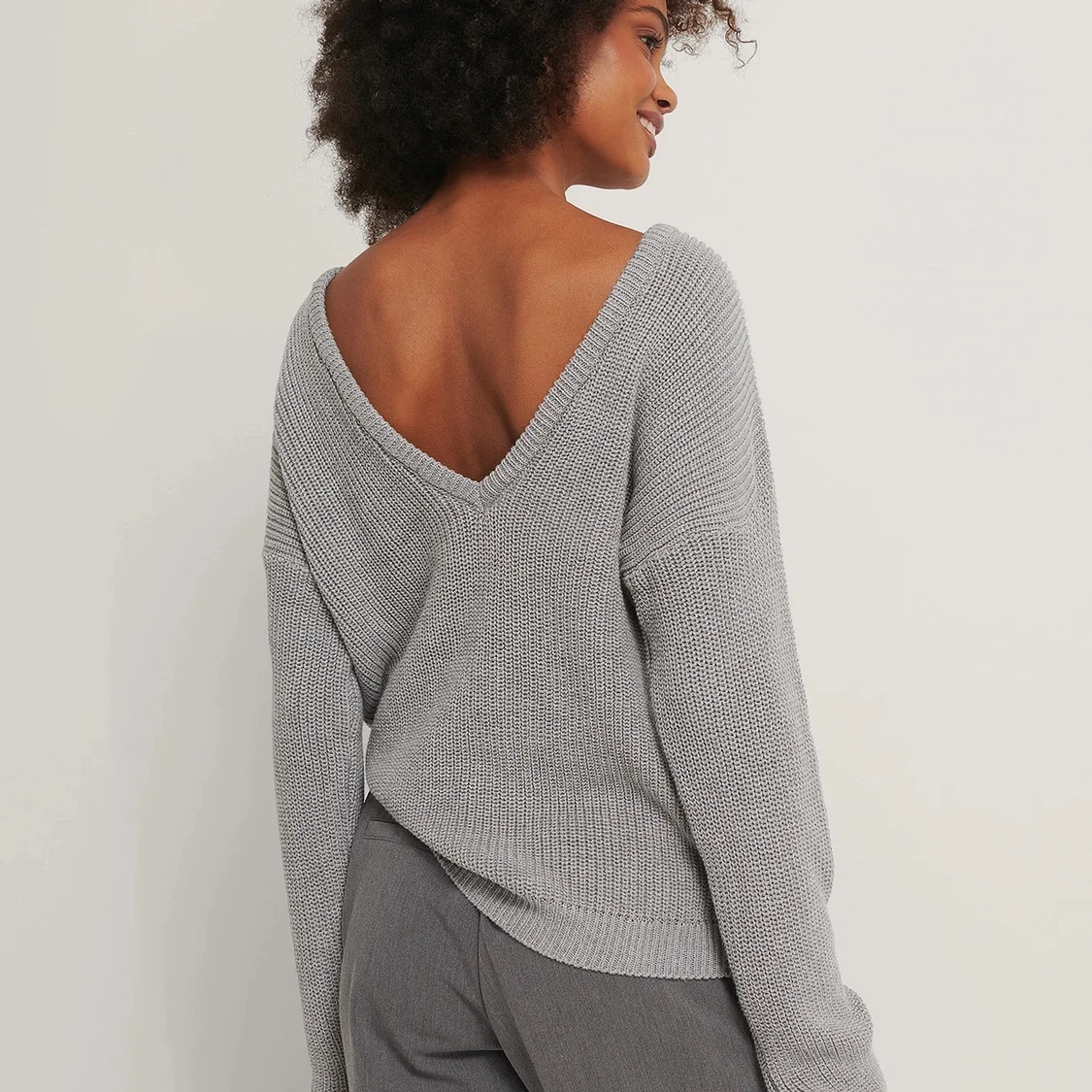 V ringad stickad tröja NAKD