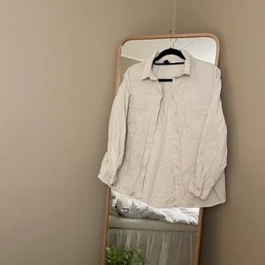 Jacka - Fina manchester skjorta som funkar som tunn jacka💗använd 1 gång så i fint skick✨