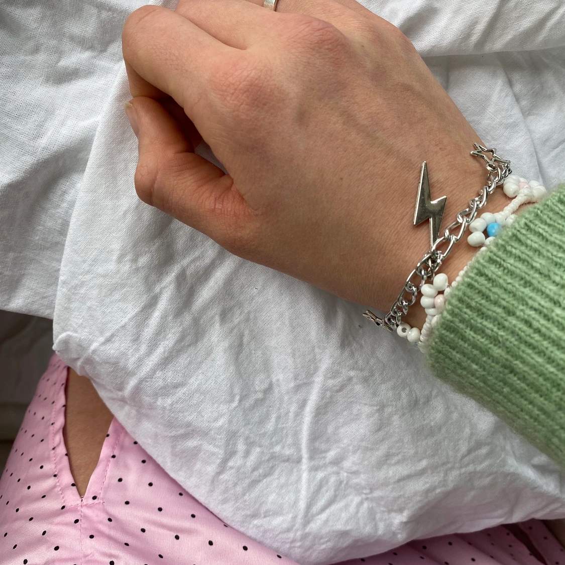 Armband med berlocker  - 90