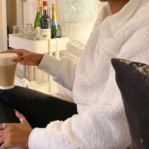 Vit Fleece - Superfin och skön fleece som jag säljer då den inte används tillräckligt, är sparsamt använd. Mest hemma. 