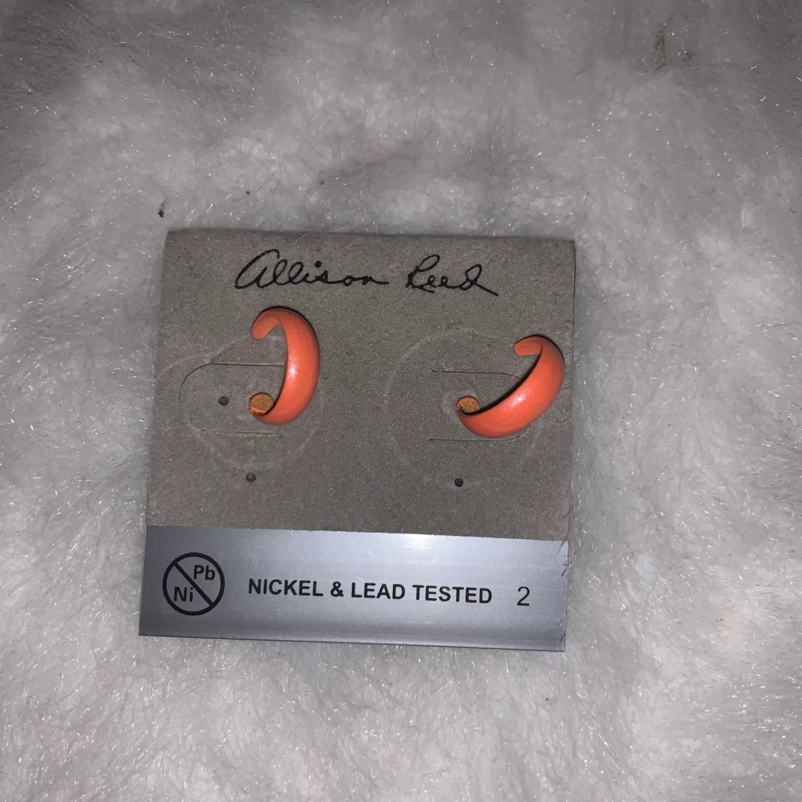 Oranga små örhängen 