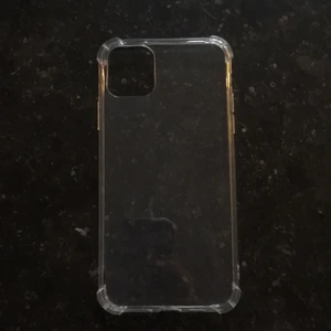 iPhone 11 PRO max skal - Genomskinligt helt oanvänt skal för iPhone 11 max pro. Fri frakt!