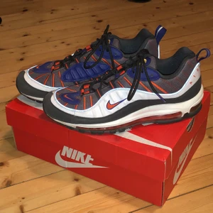 Nike Air Max 98 - Bra skick. Säljer pga knappt använda. Obs, små i storlek!