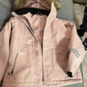 Kaxs Jacka  - Nästan helt ny, användes bara ett par gånger. Köptes för 700kr