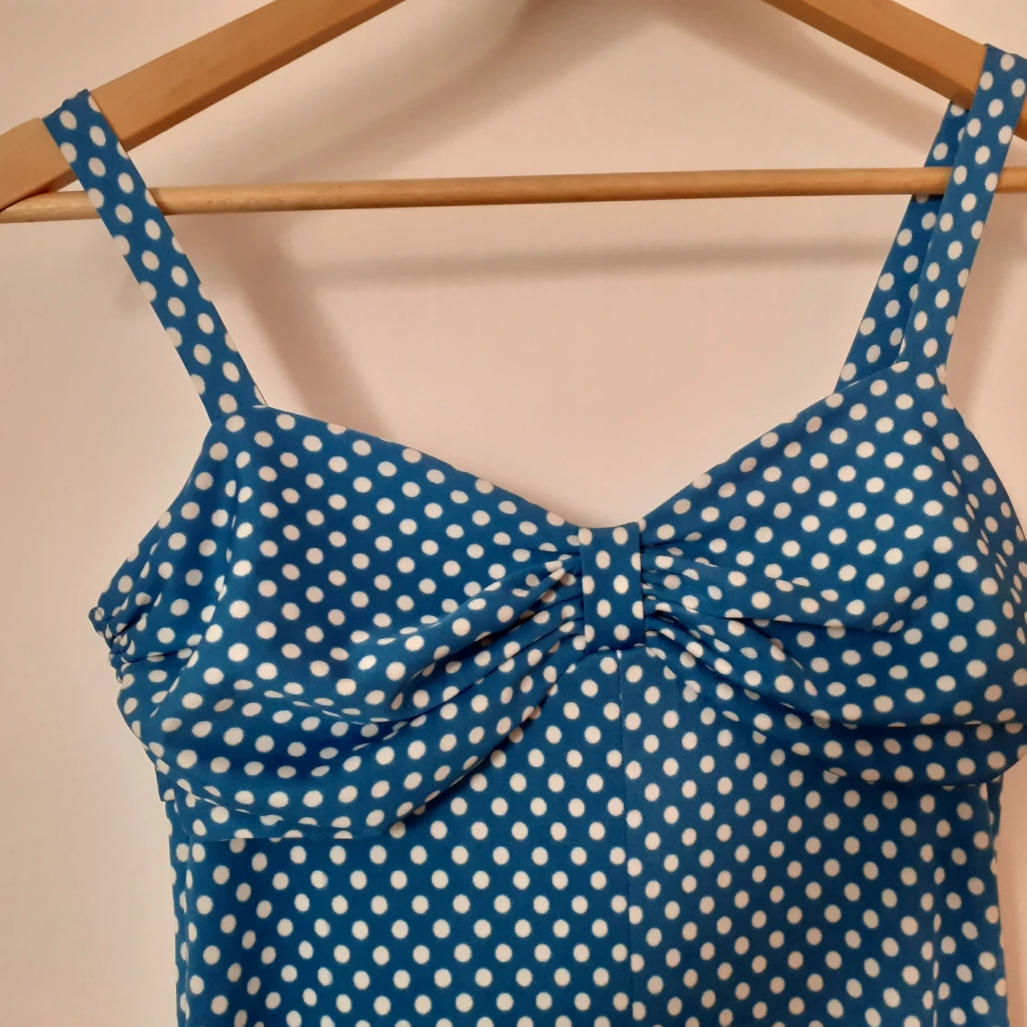 Prickig vintageklänning med vid kjol - 91