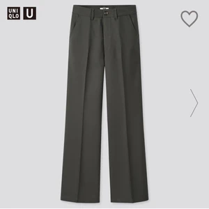 Uniqlo wide leg trousers - Trendiga gråa byxor från uniqlo i storlek 28! Helt oanvända. Supersnygga och coola, perfekt för långa ben. Säljer pga för stora!