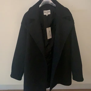 Svart kappa - Så gott som ny aldrig använt den modellen är i storlek 38 har även ett band 