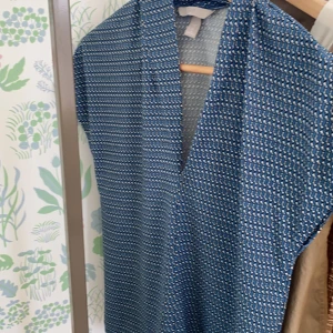 En skjorta, topp😍 - I väldigt bra skick ifrån H&M. Har inte så mycket andvänding och säljer då den🤍❣️