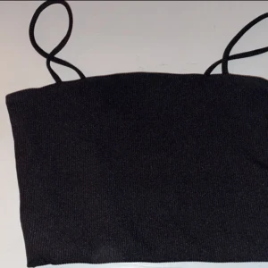 Monki, linne - Säljer dessa två linnen från monki! Helt oanvända, med lappen kvar och säljs för att dom var försmå. Köpt för 129 kr (Säljes i par)