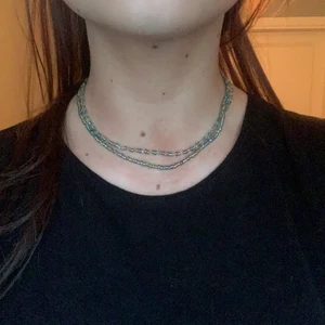 Pärlhalsband - Dubbelt pärlhalsband går att anvönda som på bild eller som ett länge halsband! Superfint i sommar😍 