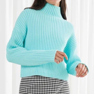 & other stories  - Säljer denna sjukt fina turkosa tröjan från & other stories!! Helt slutsåld, perfekt färg nu till våren/sommaren!! Perfekt skick! Färgen är så unik, kund står för frakt 💕💕