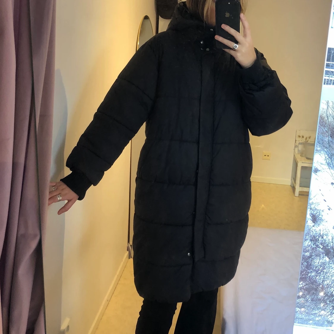 Svart lång dunjacka  - 91