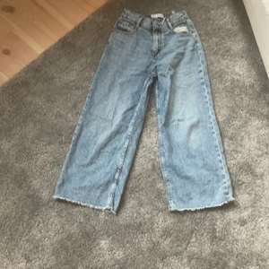 Jeans💕✨🤩 - Jeans från zara som tyvärr har blivit för små men dom är ass sköna och passar till typ allt✨🤩💕