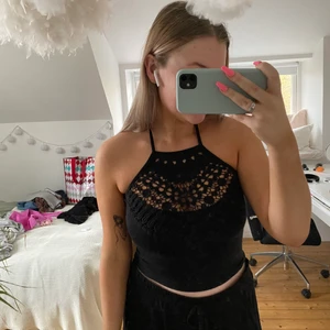 Halterneck topp  - Topp från bikbok. Storlek S.