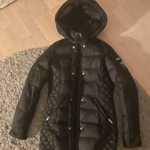 Fin rock and blue jacka -  Jag funderar på att sälja min fina rock and blue jacka men tänkte kolla om det är någon som intresserad först?Dåliga bilder men om du är intresserad hör av dig så får du mycket bättre! 