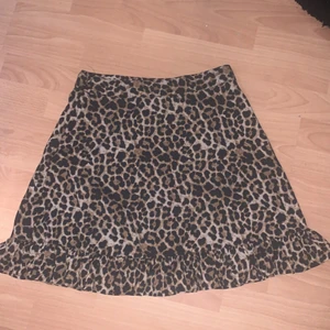 Kjol  - Hej, säljer en kjol från NA-KD, använd fåtal gånger 