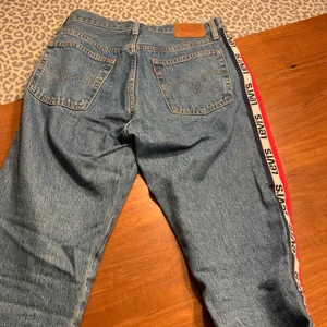 Vintage Levis 501 - Vintage Levis 501, w27 L26. Passar mig som är 173cm och har 36/38 i storlek. Använda endast fåtal gånger, finns ej i butik längre