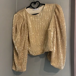 Glittrig topp nakd - Fin att på sig på nyår. Använd 1 gång. Storlek 40. 