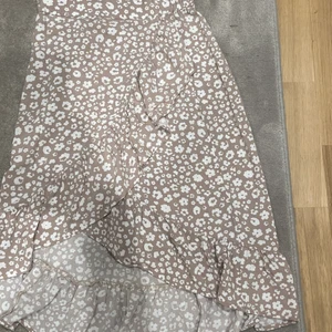 Kjol🤍 - Denna kjolen är SUPER fin men är tyvärr för liten ): Den är extreeemt skön på sommaren när du ska t.e.x till stranden🤍frakt:66🤍fråga om ni vill ha mer information eller bilder i privat