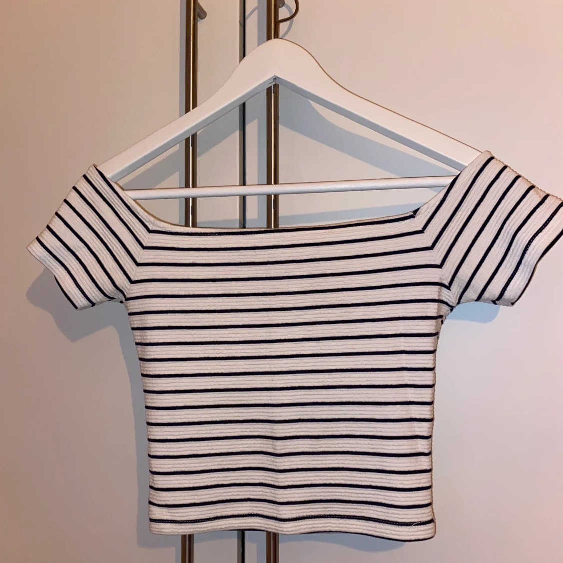 Randig off-shoulder topp - 90