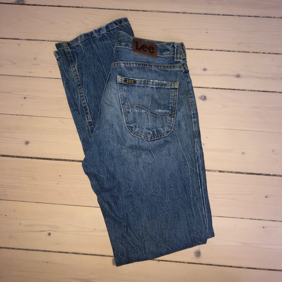 Blåa bootcutjeans  - 90