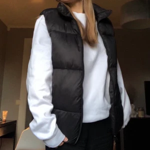 Väst - Väldigt snygg oversized väst, storlek s men sitter som M/L, bra skick!💓⚡️