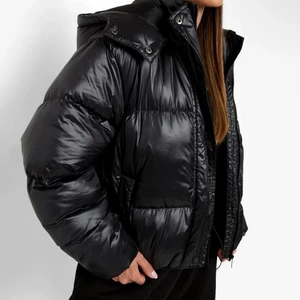 Vinter jacka  - Snygg vinterjacka från boohoo, köpte en annan så säljer denna. Använd ett fåtal gånger så den är i nyskick 