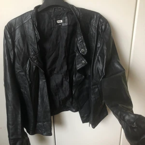 Skinnjacka  - Skinnjacka från Gina tricot