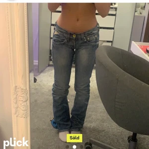Replay jeans!  - Är så ledsen att jag behöver sälja dessa, köpte på plick för ett tag sen men de har alldeles för långa tyvärr ): bilder lånade från novalii