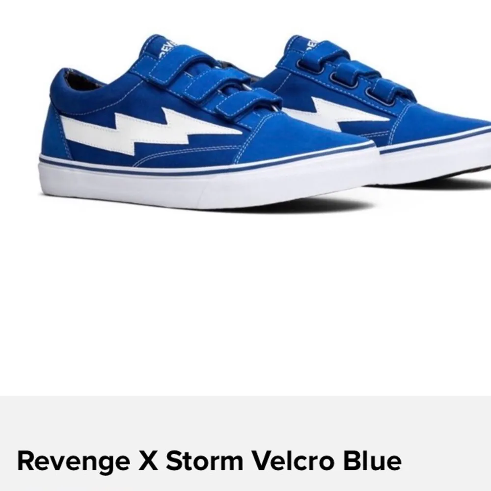 Revenge x storm velcro blue skor! Använda en del men i bra skick! Nytvättade så dom är väldigt fräscha! Storlek 42-43 US 9! Köpta för ca 2000kr PRIS KAN DISKUTERAD . Skor.