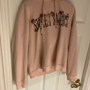 Rosa Hoodie - Rosa hoodie fint skick 