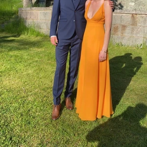 Balklänning - Jättefin klänning att använda på bal eller liknande tillställning. Använd en gång, köpt på ASOS. Köpare står för frakt! 