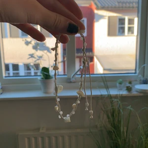 Armband  - Köpt på second hand, det är för stort för mig så jag säljer det.