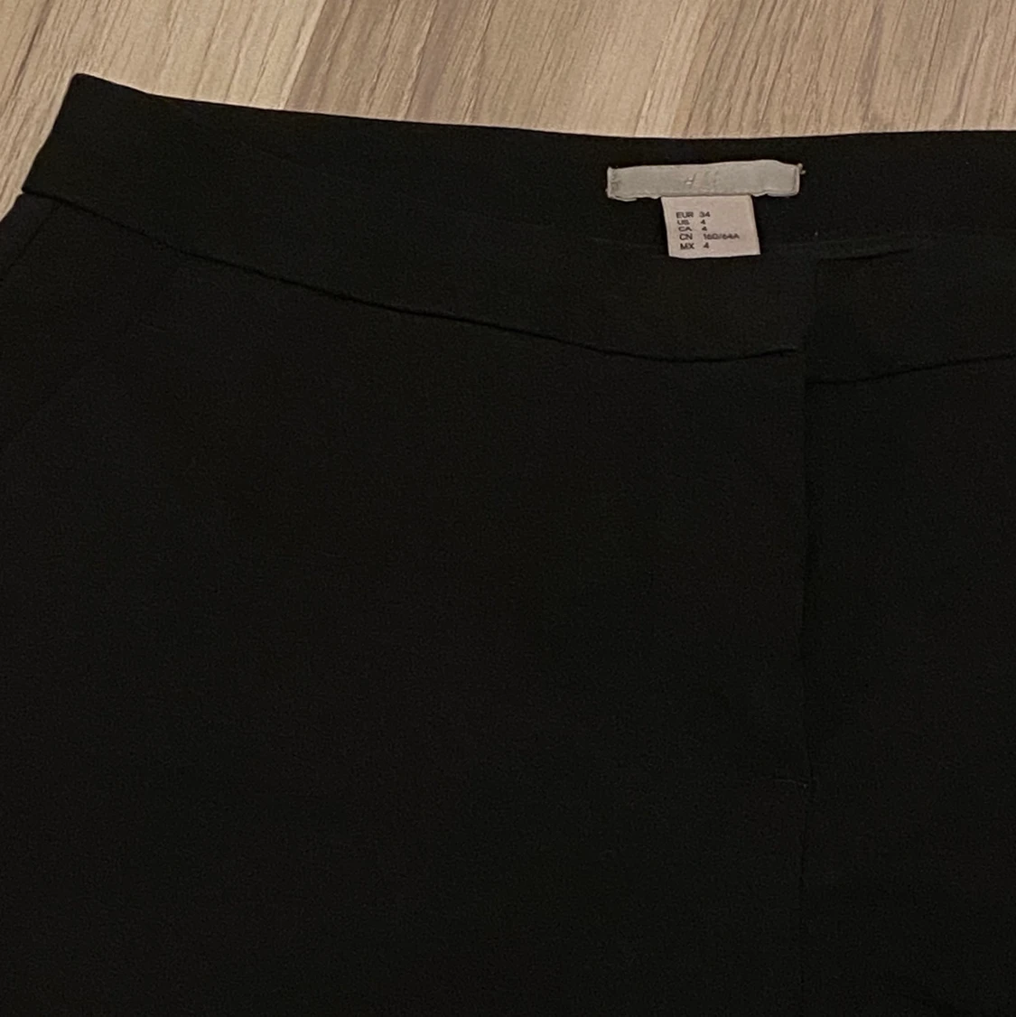 H&M kostymbyxor storlek 34 - 90